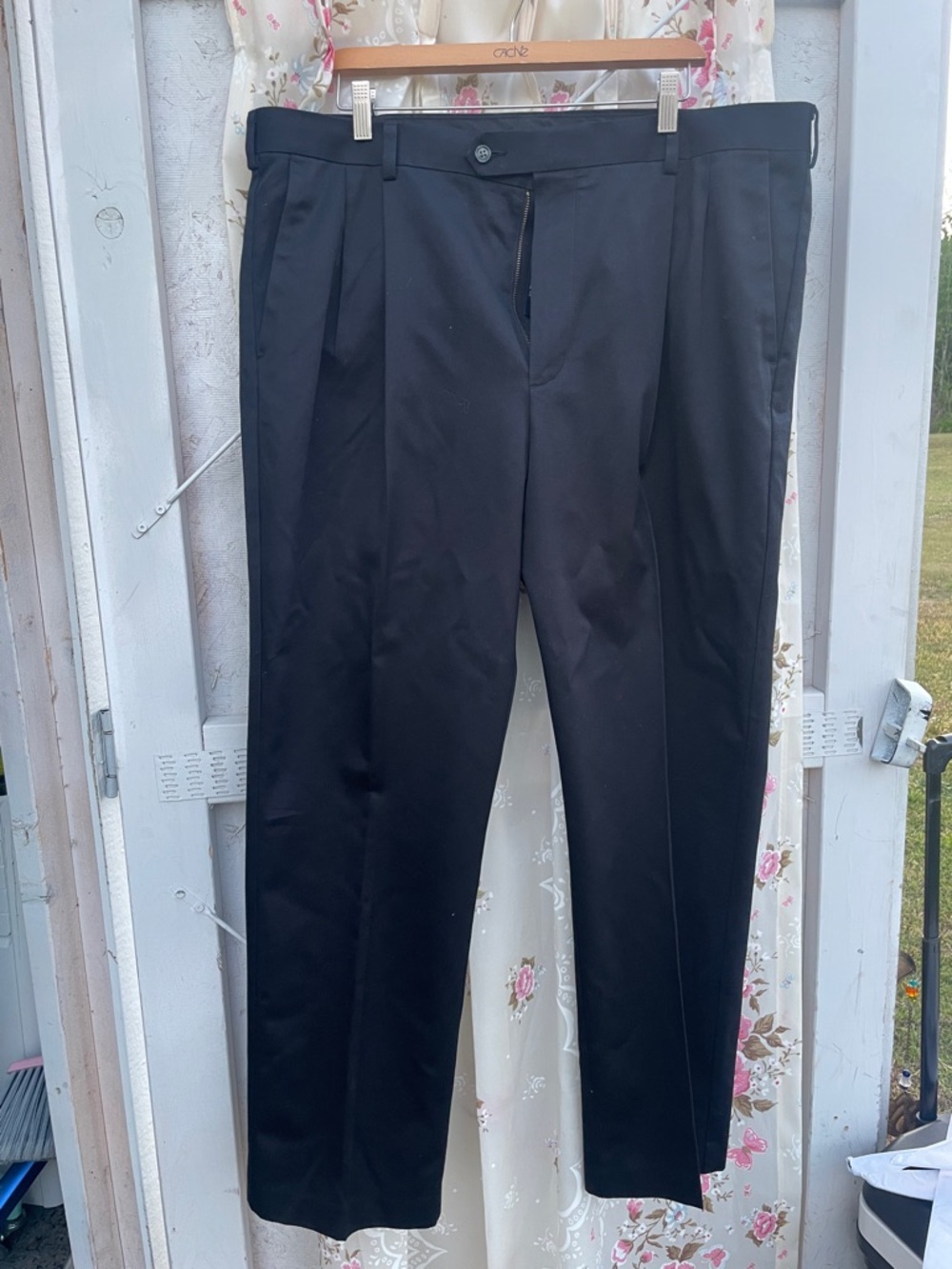 Roundtree & Yorke Black Men's Dress Pants - Pleated Front
